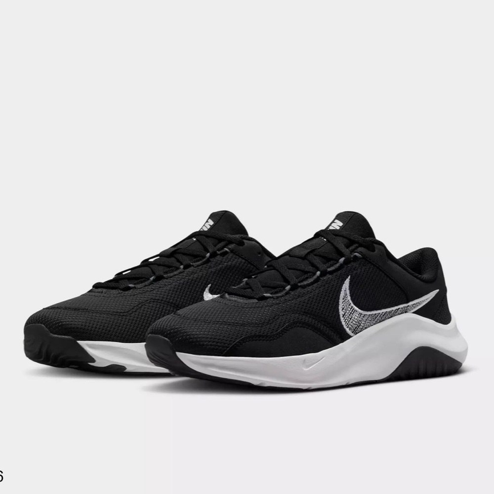 Nike Men's Legend Essential 3 - Black/White Size 9